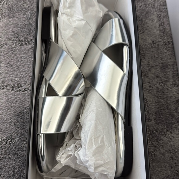 Sandals flats metallic Dolce Vita “Karlo” sandals slides 6 NIB - Picture 7 of 9